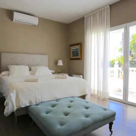 Del Mar 'boutique Beach-house' 11pax Villa